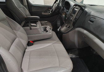 Подержанный автомобиль Hyundai Grand Starex 2015 года (9 фото)