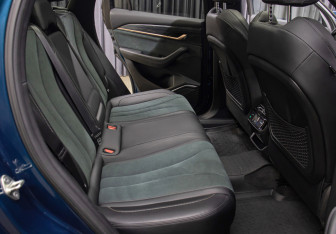 Подержанный автомобиль Geely Monjaro 2023 года (12 фото)