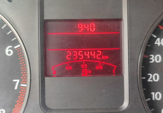 Подержанный автомобиль Volkswagen Polo Sedan 2010 года (15 фото)
