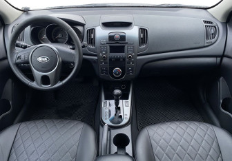 Подержанный автомобиль Kia Cerato Sedan 2009 года (11 фото)