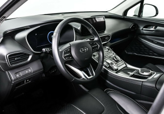 Подержанный автомобиль Hyundai Santa Fe 2022 года (9 фото)