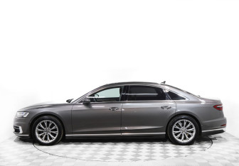 Подержанный автомобиль Audi A8 2019 года (8 фото)