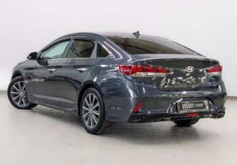 Подержанный автомобиль Hyundai Sonata 2018 года (7 фото)