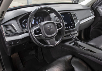Подержанный автомобиль Volvo XC90 2020 года (16 фото)