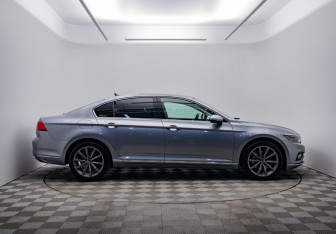 Подержанный автомобиль Volkswagen Passat Sedan 2020 года (4 фото)