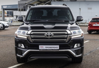 Подержанный автомобиль Toyota Land Cruiser Suv 2017 года (3 фото)