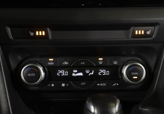 Подержанный автомобиль Mazda 3 Sedan 2016 года (16 фото)