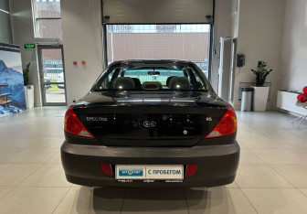 Подержанный автомобиль Kia Spectra Sedan 2008 года (5 фото)