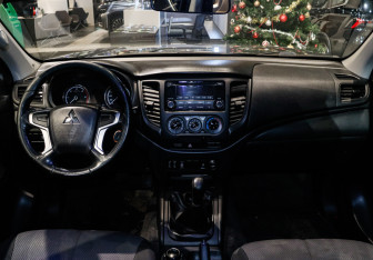 Подержанный автомобиль Mitsubishi L200 2019 года (15 фото)