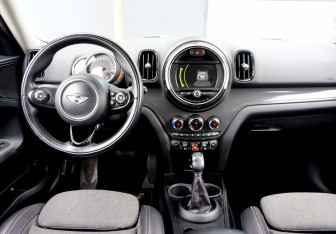 Подержанный автомобиль MINI Countryman 2017 года (13 фото)