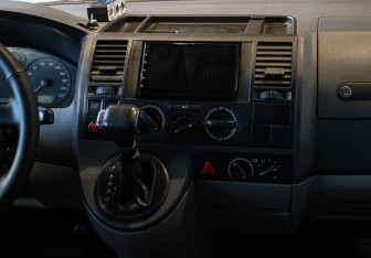 Подержанный автомобиль Volkswagen Transporter Van 2005 года (13 фото)