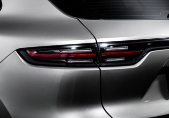 Подержанный автомобиль Porsche Cayenne 2018 года (17 фото)