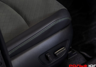 Подержанный автомобиль Toyota RAV4 2025 года (14 фото)