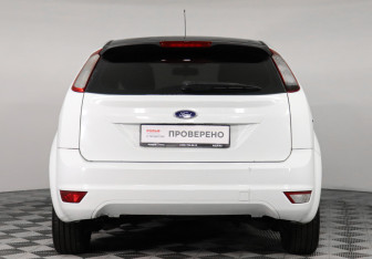 Подержанный автомобиль Ford Focus Hatchback 2011 года (6 фото)