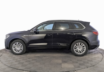 Подержанный автомобиль Volkswagen Touareg 2018 года (8 фото)
