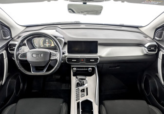 Подержанный автомобиль Geely Coolray 2022 года (14 фото)