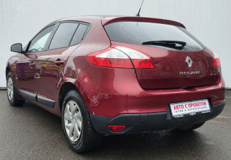 Подержанный автомобиль Renault Megane Hatchback 2014 года (7 фото)