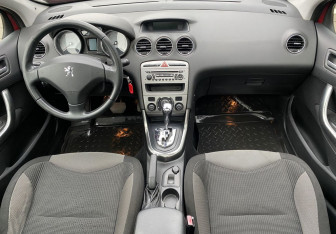 Подержанный автомобиль Peugeot 308 Hatchback 2010 года (10 фото)