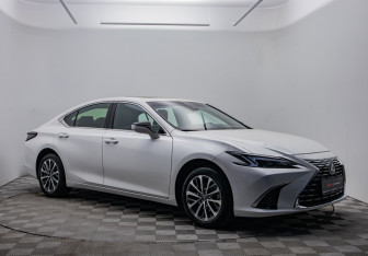 Подержанный автомобиль Lexus ES 2025 года (3 фото)
