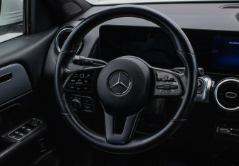 Подержанный автомобиль Mercedes-Benz GLB 2021 года (15 фото)