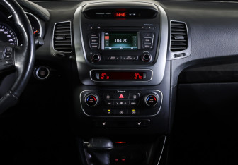 Подержанный автомобиль Kia Sorento 2016 года (14 фото)