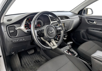 Подержанный автомобиль Kia Rio Sedan 2021 года (16 фото)