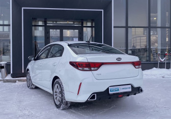 Подержанный автомобиль Kia Rio Sedan 2020 года (8 фото)