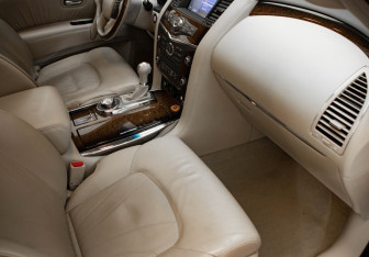 Подержанный автомобиль Infiniti QX56 2012 года (30 фото)