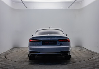 Подержанный автомобиль Audi A5 Liftback 2021 года (6 фото)