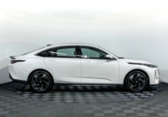 Подержанный автомобиль Changan Lamore 2023 года (4 фото)