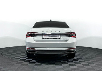 Подержанный автомобиль Skoda Superb Liftback 2024 года (6 фото)