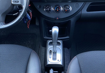 Подержанный автомобиль Nissan Note 2010 года (13 фото)