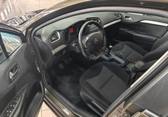 Подержанный автомобиль Citroen C4 Sedan 2013 года (11 фото)