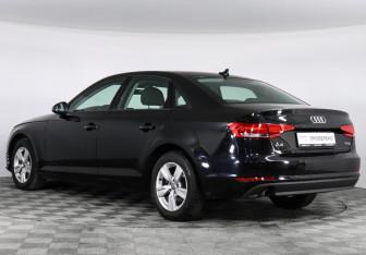 Подержанный автомобиль Audi A4 Sedan 2018 года (7 фото)