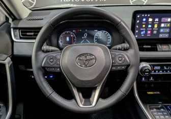 Подержанный автомобиль Toyota RAV4 2025 года (22 фото)