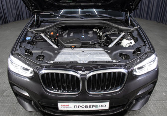 Подержанный автомобиль BMW X4 2021 года (9 фото)