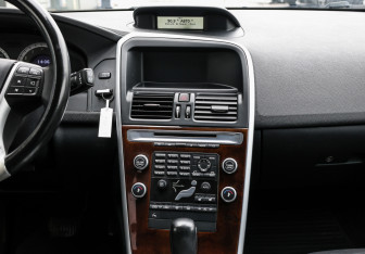 Подержанный автомобиль Volvo XC60 2010 года (14 фото)