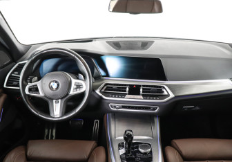 Подержанный автомобиль BMW X5 2019 года (11 фото)