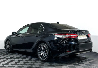 Подержанный автомобиль Toyota Camry Sedan 2021 года (7 фото)
