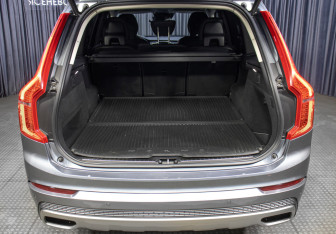 Подержанный автомобиль Volvo XC90 2019 года (10 фото)