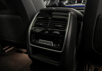 Подержанный автомобиль BMW X5 2021 года (27 фото)