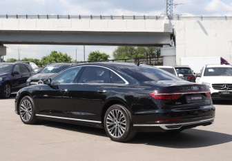 Подержанный автомобиль Audi A8 2019 года (7 фото)