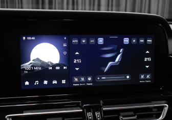 Подержанный автомобиль Hongqi HS5 2023 года (22 фото)