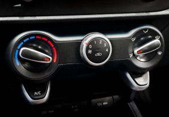 Подержанный автомобиль Kia Rio Hatchback 2021 года (15 фото)