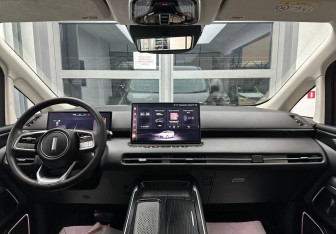 Подержанный автомобиль Wey 80 2025 года (19 фото)