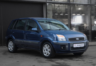 Подержанный автомобиль Ford Fusion 2008 года (3 фото)