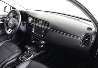 Подержанный автомобиль Kia Rio Hatchback 2020 года (10 фото)