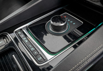 Подержанный автомобиль Jaguar F-Pace 2019 года (28 фото)