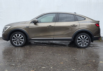 Подержанный автомобиль Renault Arkana 2021 года (8 фото)