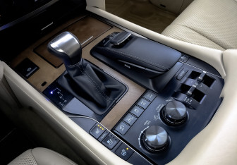Подержанный автомобиль Lexus LX 2019 года (25 фото)